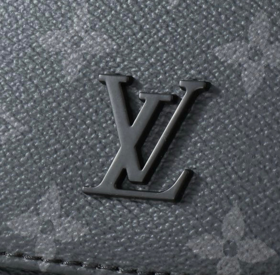 Luis Vuitton District PM Messenger Bag